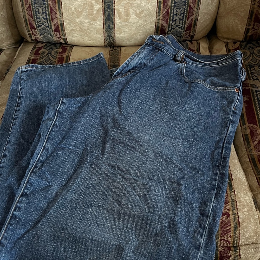 Indigo Palms byTommy Bahama relaxed fit men’s jeans.